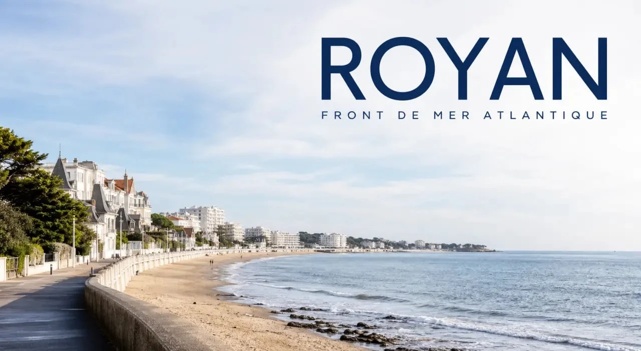 Le front de mer de Royan vu depuis la promenade, avec l’océan, la plage et les façades balnéaires