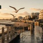 Front de mer de Royan au coucher du soleil, vue promenade